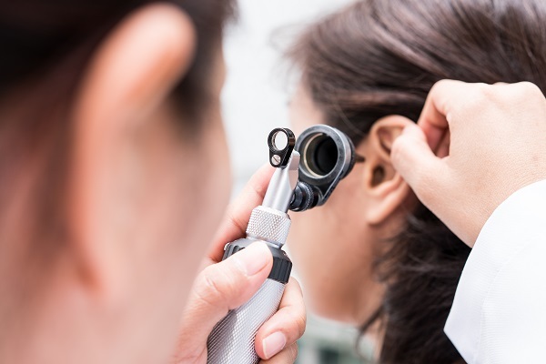 Doctor,Examined,The,Patient's,Ear,With,Otoscope.,Patient,Seem,To